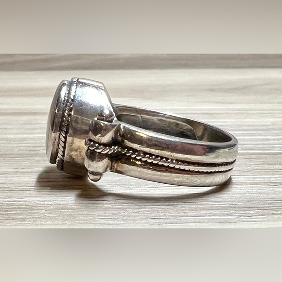 Handmade Designer Signed MWS Mother Of Pearl Sterling Silver Ring, Size 7.5 - Picture 3 of 12